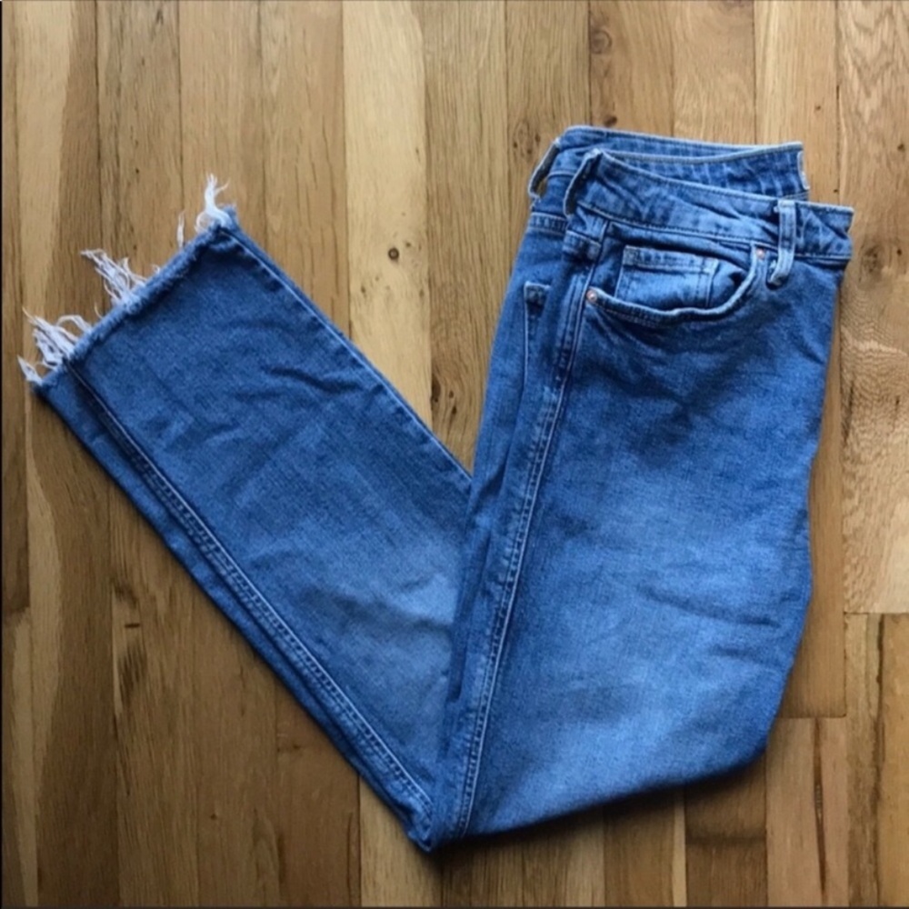 Free People • Frayed Raw Hem Ankle Blue Jeans
